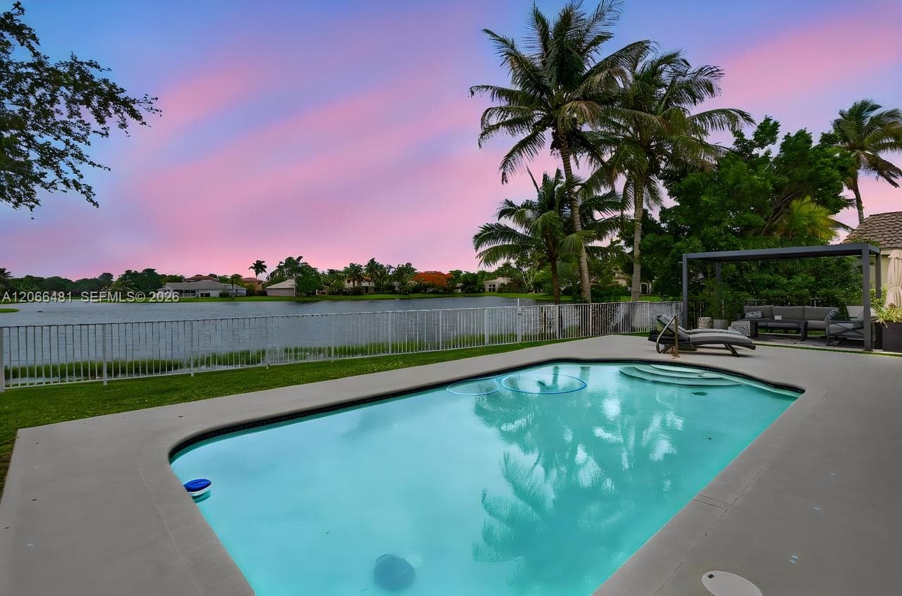 480 Cambridge Dr, Weston, FL 33326 photo 5