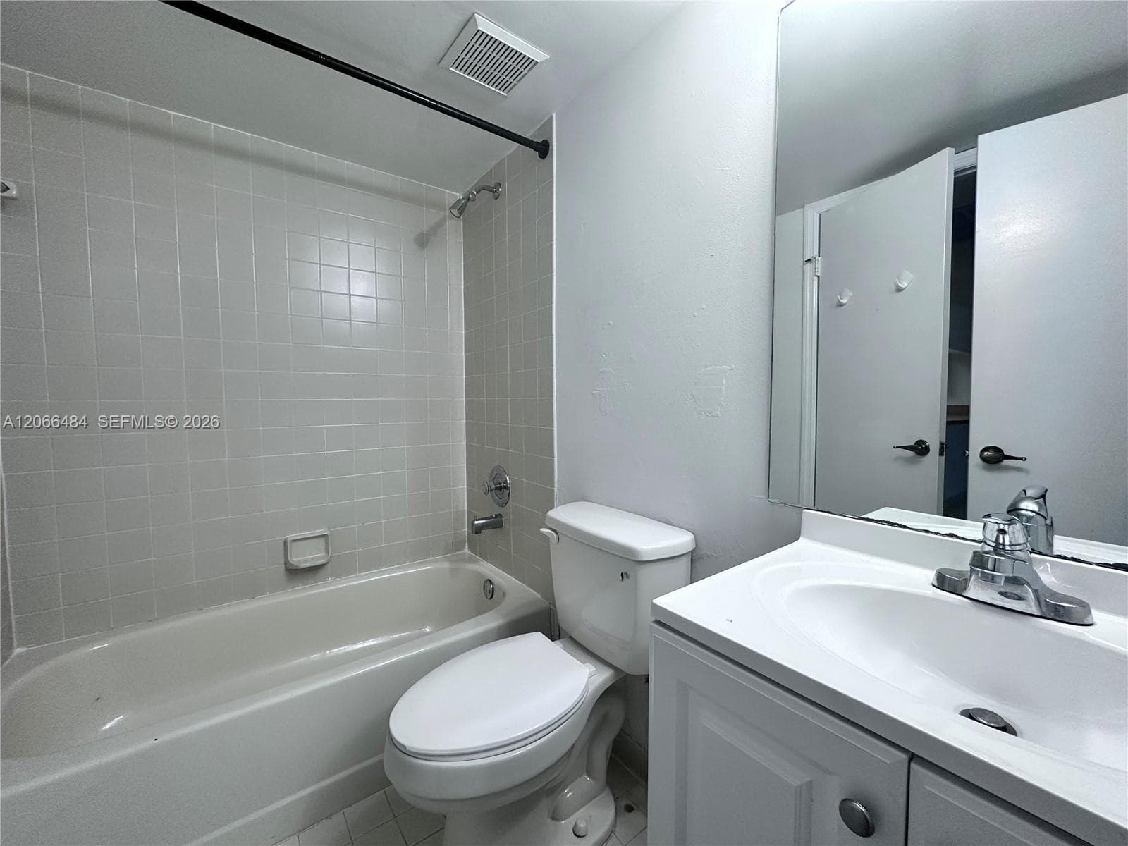 2740 W 63rd Pl # 13-25, Hialeah, FL 33016 photo 4