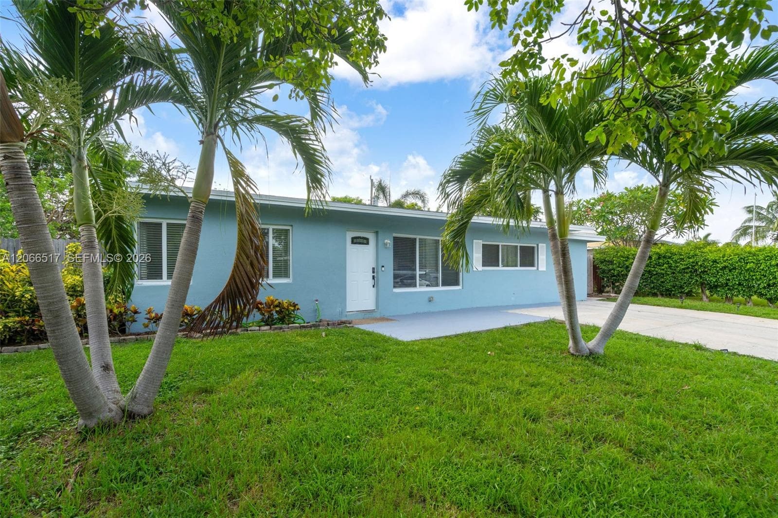 2721 NE 8th Ave, Pompano Beach, FL 33064 photo 2