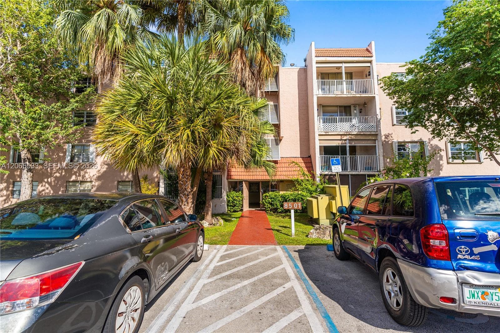 8501 NW 8th St # 106, Miami, FL 33126 photo 4