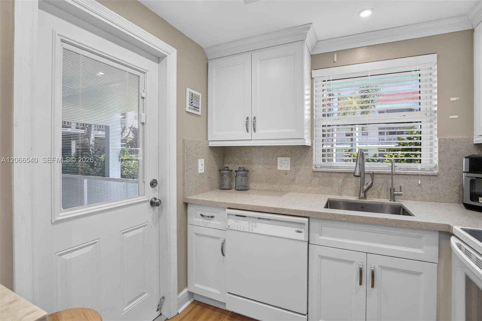 580 Egret Dr # 108, Hallandale Beach, FL 33009 photo 2
