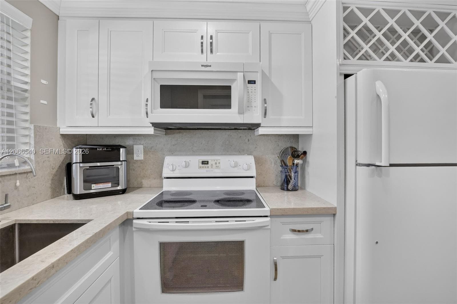 580 Egret Dr # 108, Hallandale Beach, FL 33009 photo 3