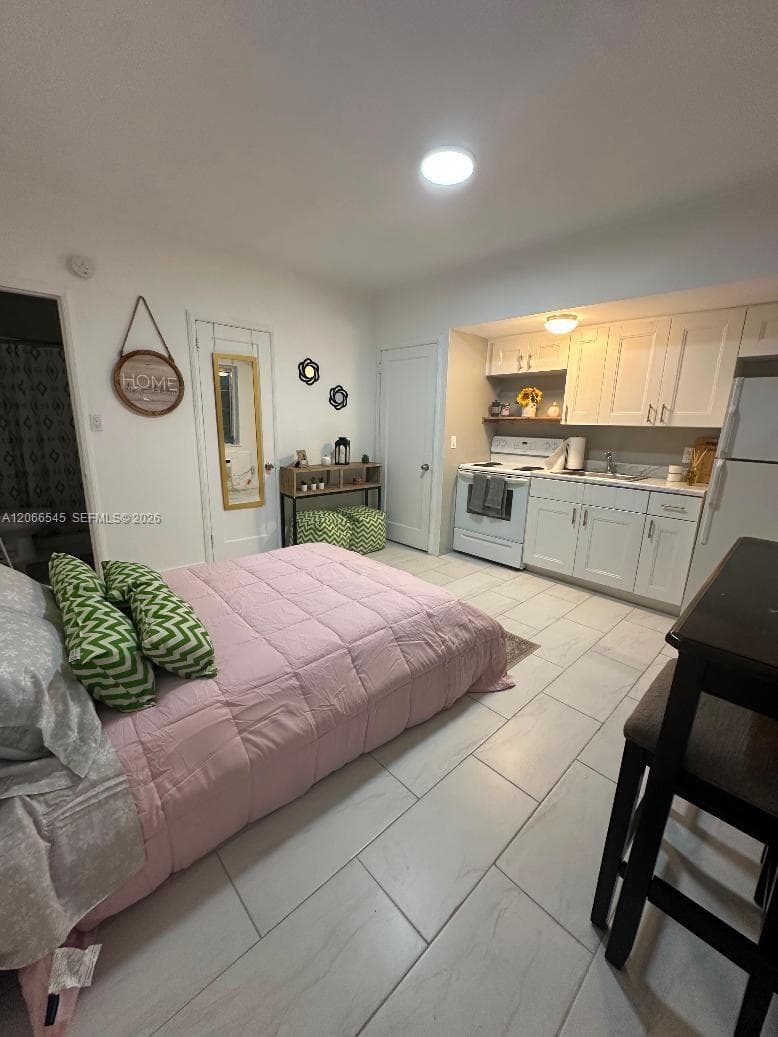 1293 NE 109th St # 3, Miami, FL 33161 photo 3