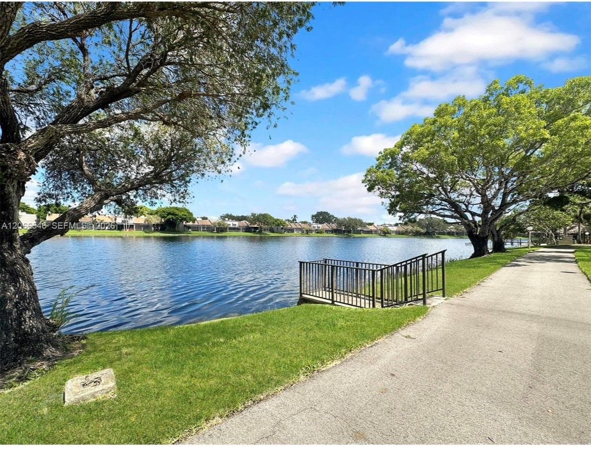 901 Colony Point Cir # 111, Pembroke Pines, FL 33026 photo 3
