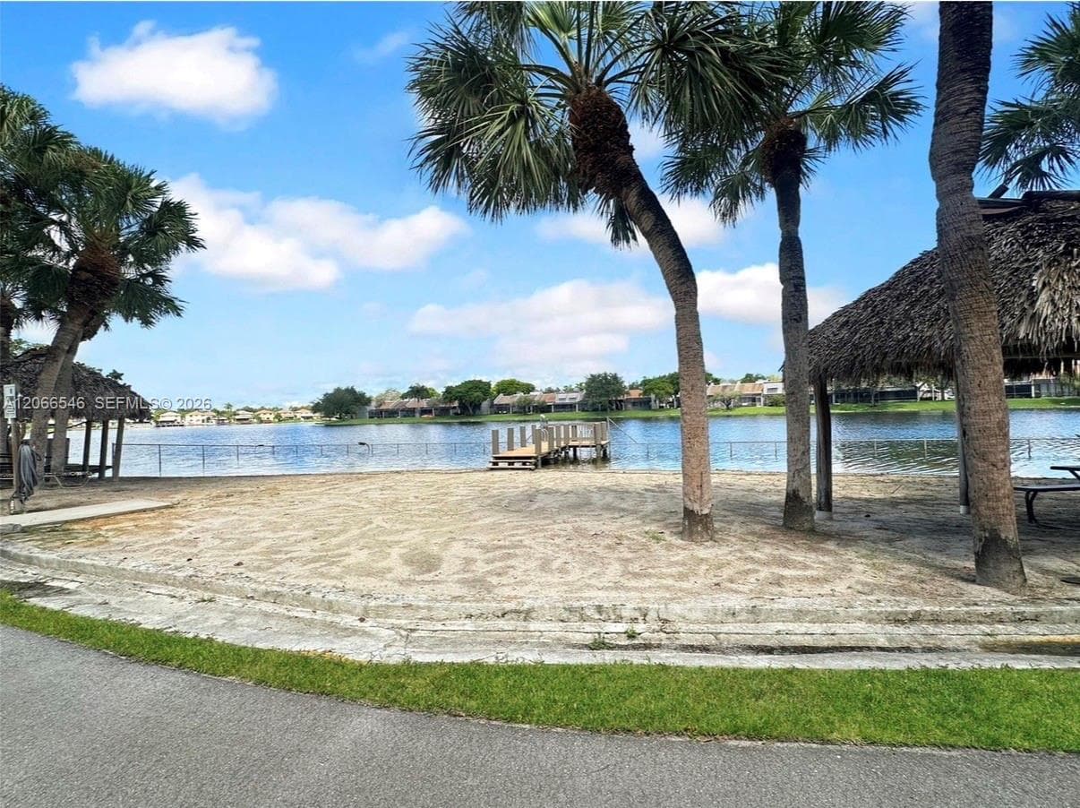 901 Colony Point Cir # 111, Pembroke Pines, FL 33026 photo 4