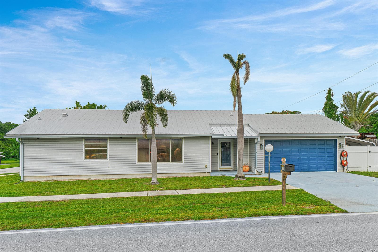215 SW 8TH Street, Boynton Beach, FL 33426 photo 3