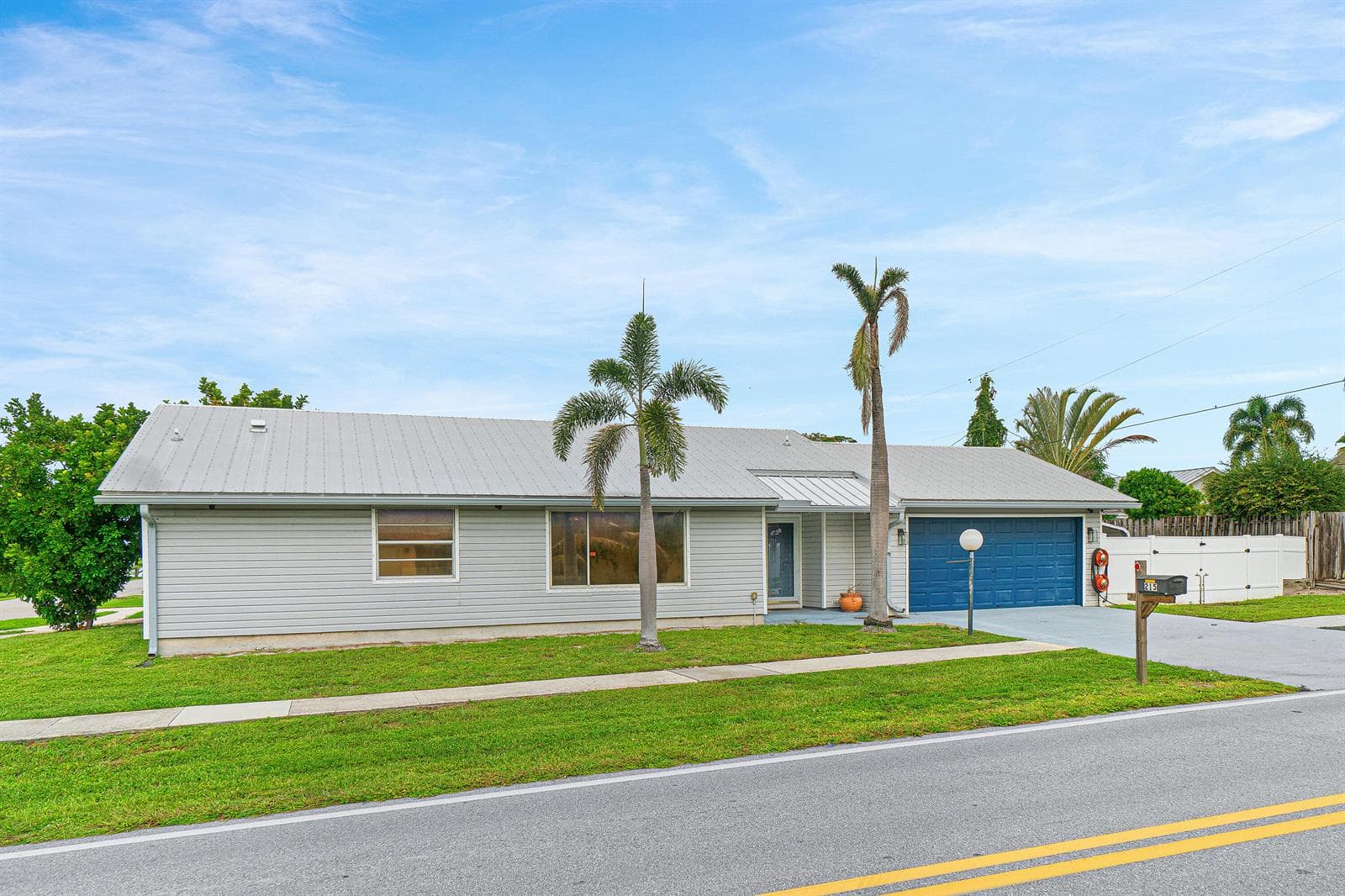 215 SW 8TH Street, Boynton Beach, FL 33426 photo 4