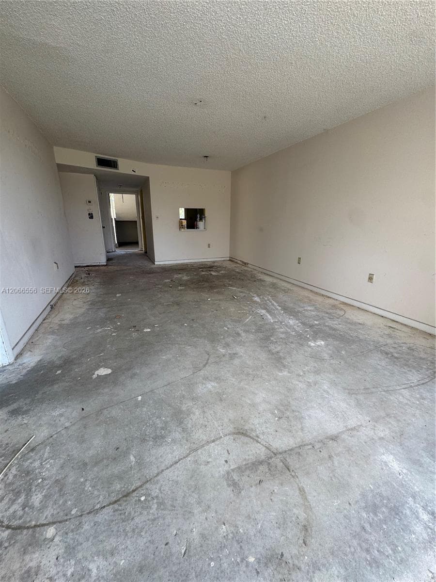 8325 Sunrise Lakes Blvd # 112, Sunrise, FL 33322