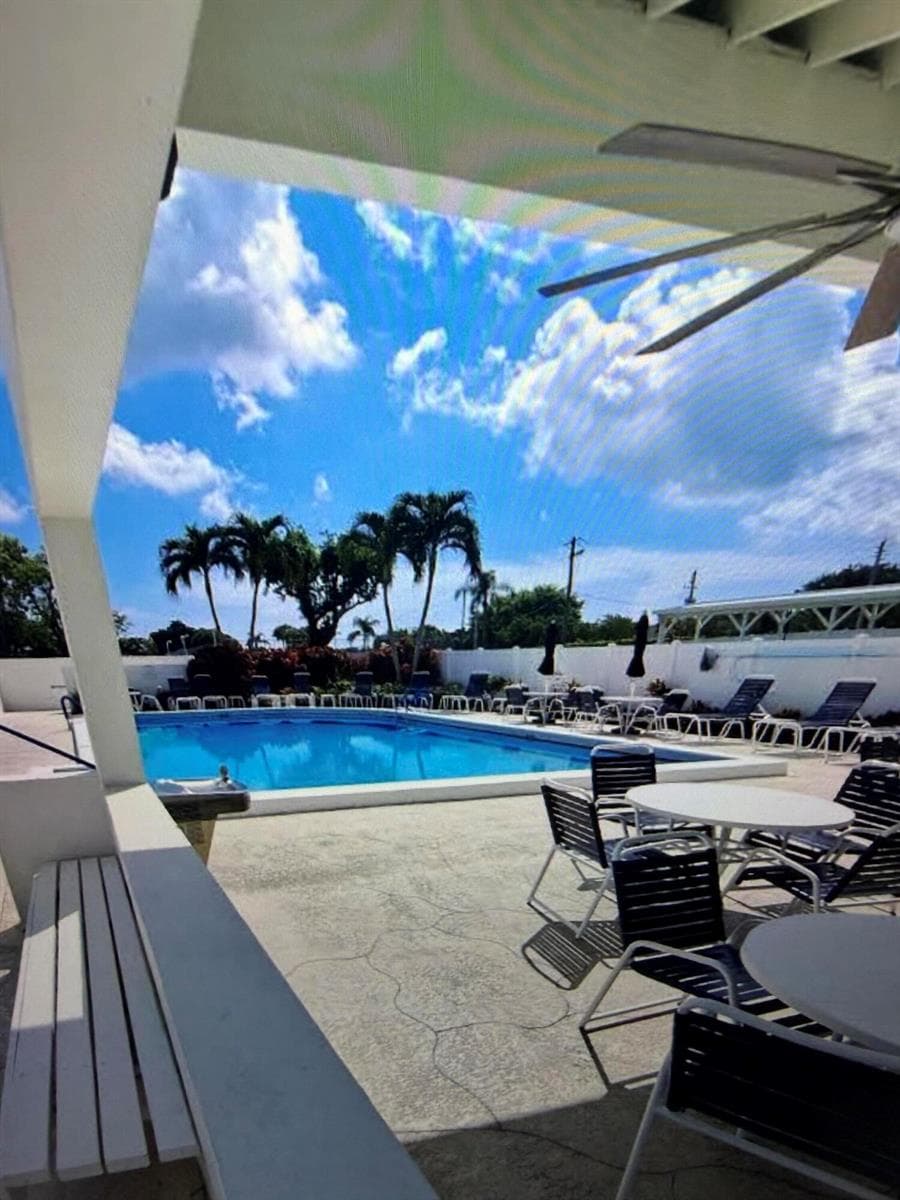 827 Sunglow Street, Boynton Beach, FL 33436 photo 2