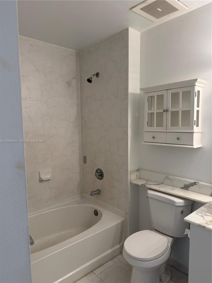 234 NE 3rd St # 1603, Miami, FL 33132 photo 5
