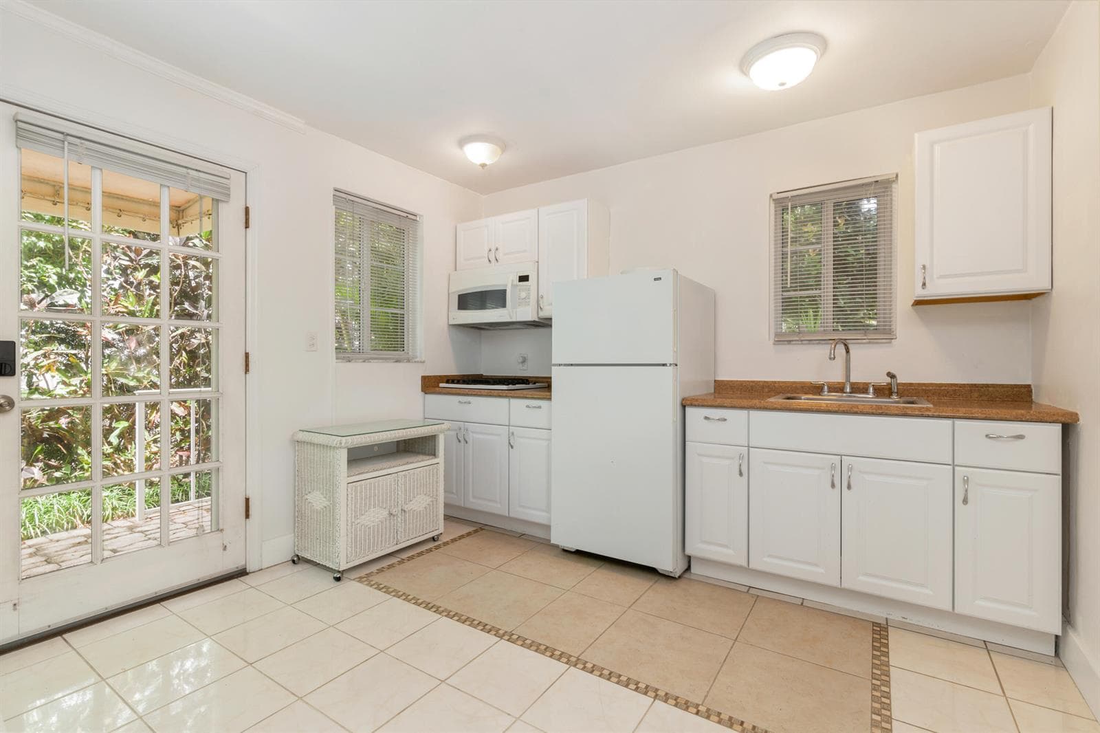155 Peruvian Avenue # Back Cottage, Palm Beach, FL 33480 photo 4