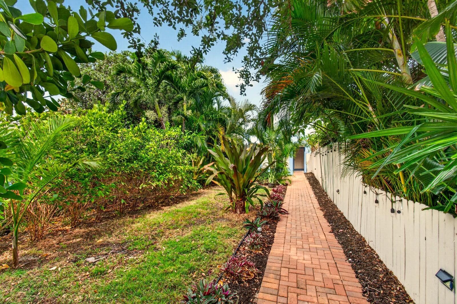 227 N M Street, FL 33460 photo 2