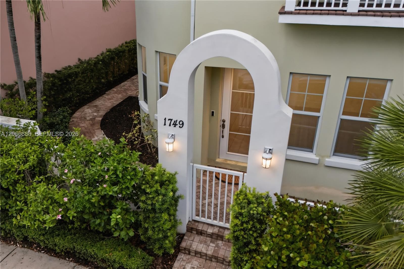 1749 NE 9th St, Fort Lauderdale, FL 33304 photo 4