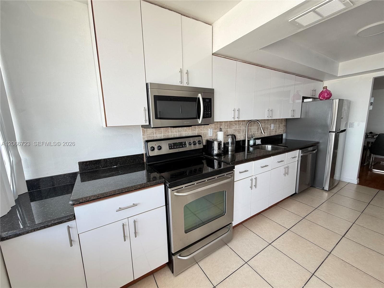 18031 Biscayne Blvd # 601, Aventura, FL 33160 photo 2
