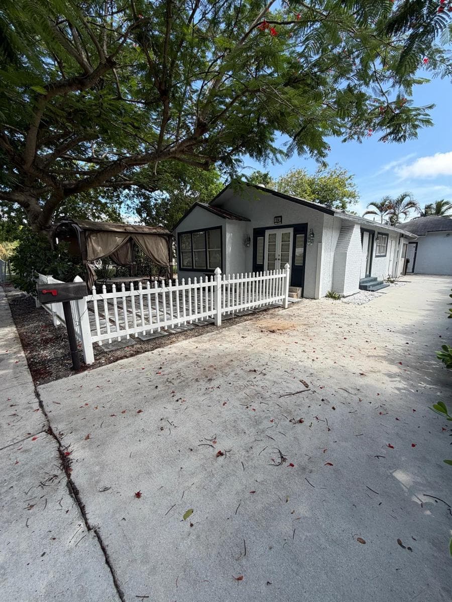 514 Churchill Road, West Palm Beach, FL 33405 photo 2