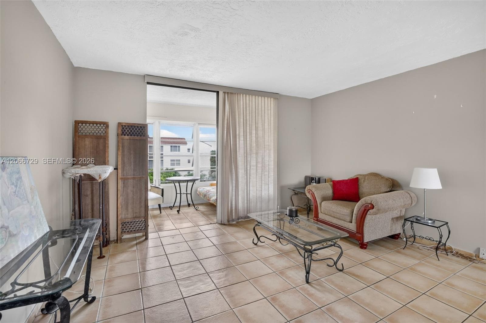 2811 Somerset Dr # 405, Lauderdale Lakes, FL 33311 photo 2