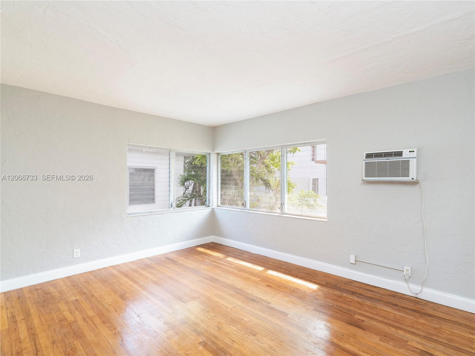 7635 Dickens Ave # 8, Miami Beach, FL 33141 photo 2