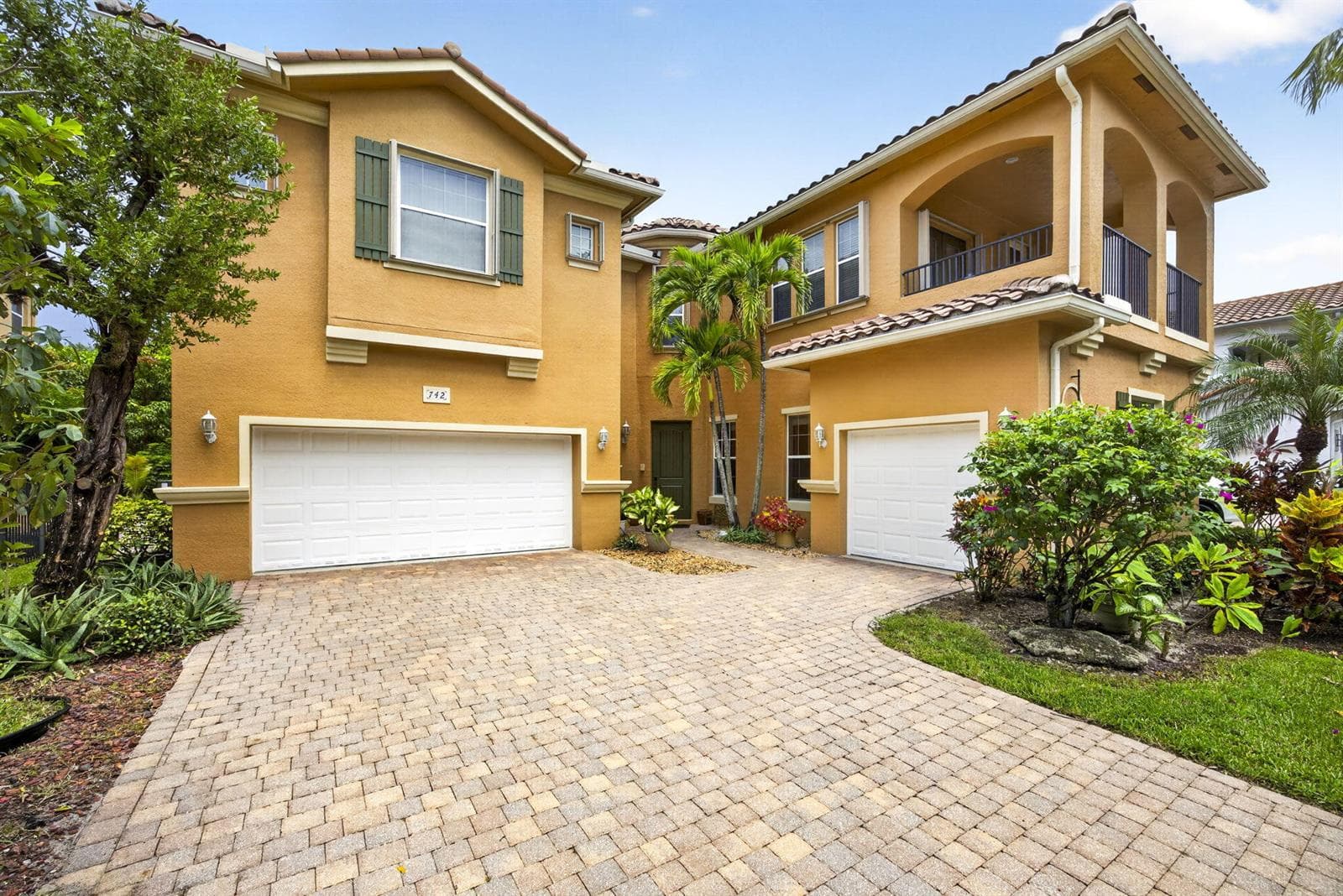 742 Cresta Circle, West Palm Beach, FL 33413 photo 2