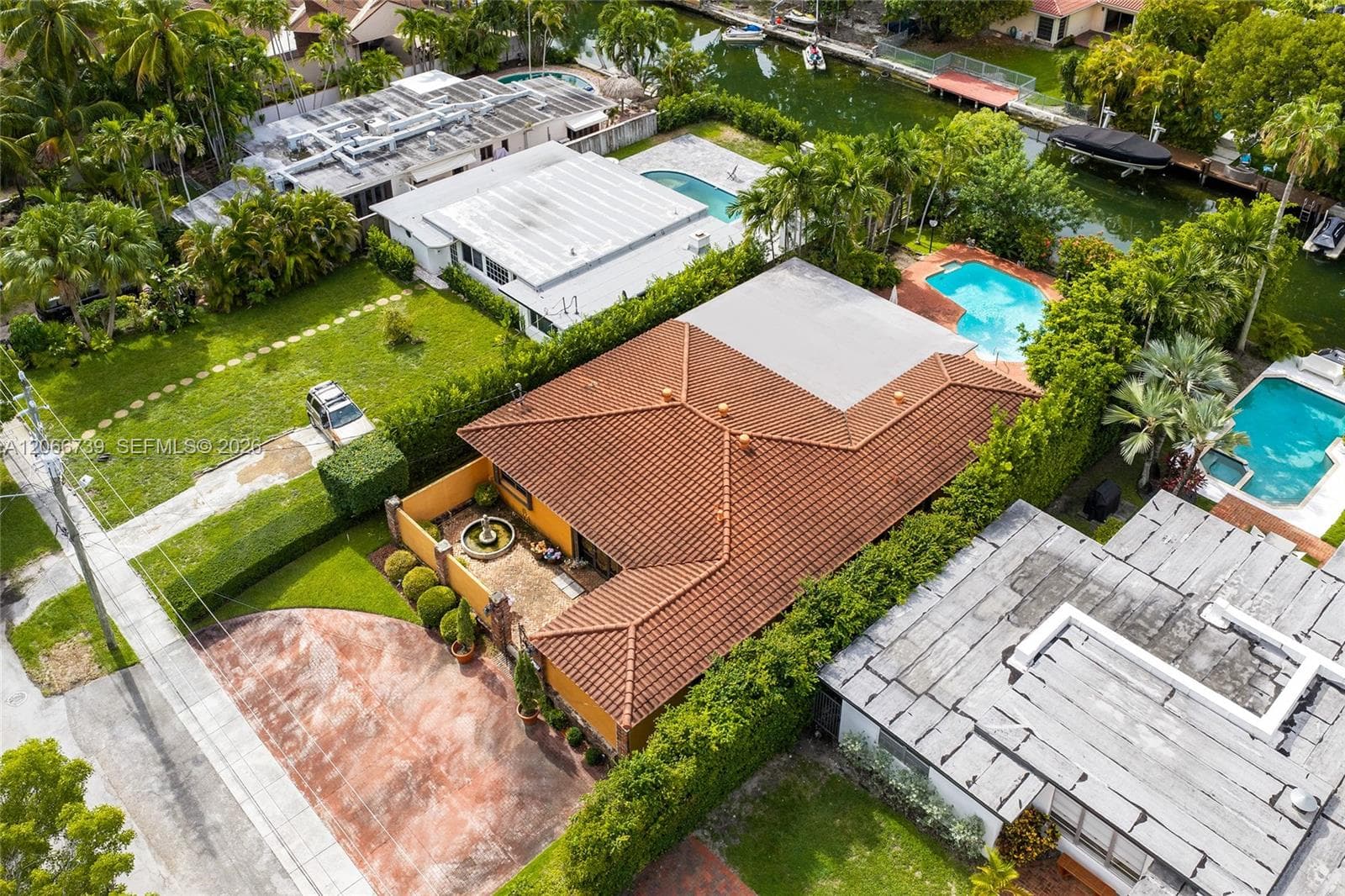1860 Cleveland Rd, Miami Beach, FL 33141 photo 3