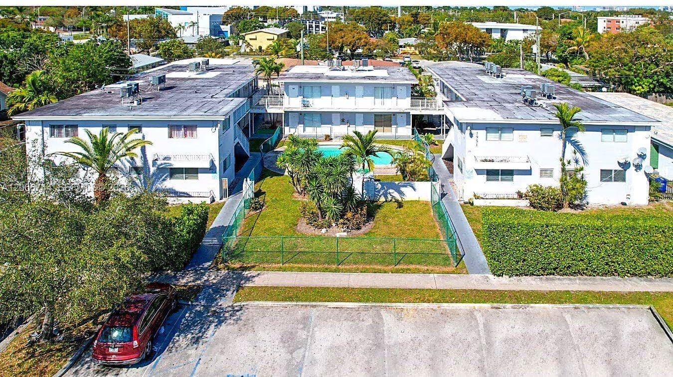 1951 NE 167th St # 5, North Miami Beach, FL 33162 photo 4