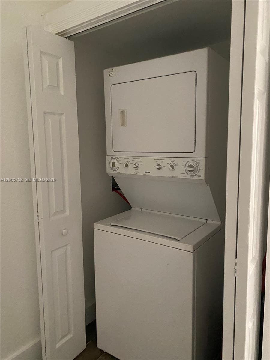 1 Edgewater Dr # 103, Coral Gables, FL 33133 photo 3
