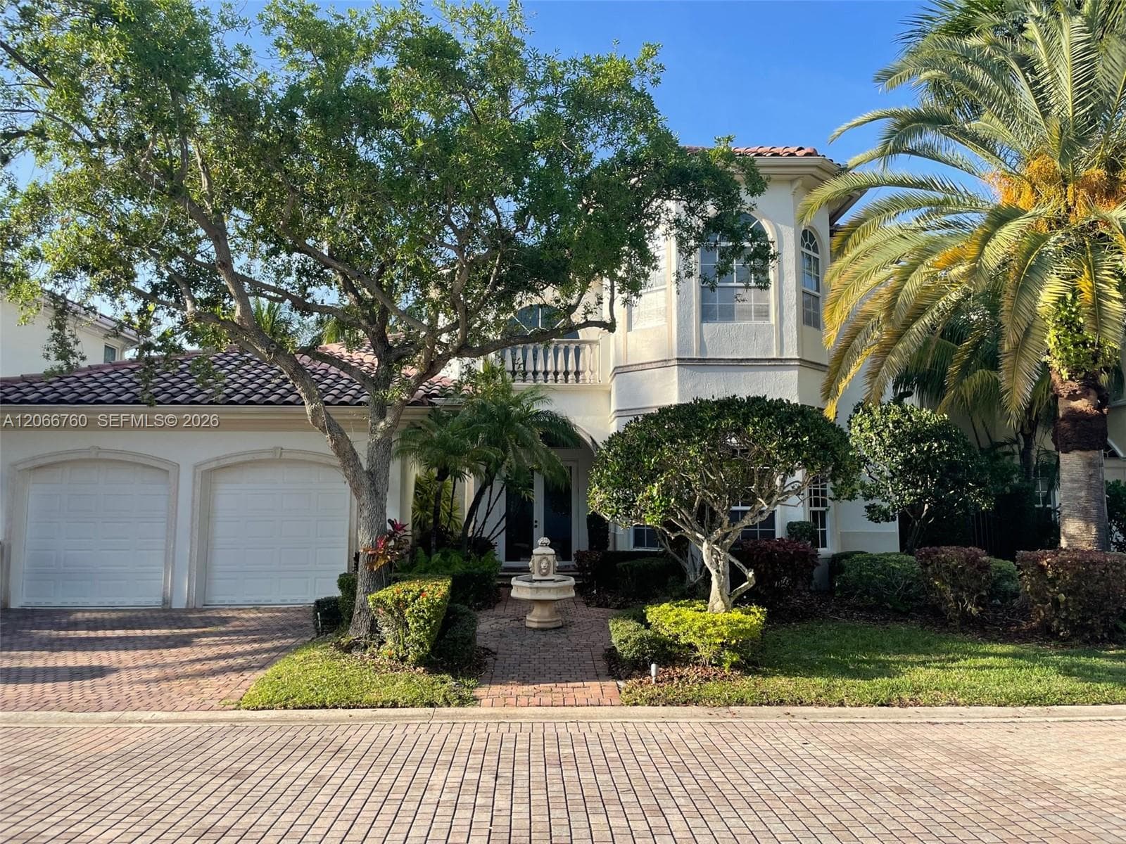 891 Captiva Dr, Hollywood, FL 33019 photo 2