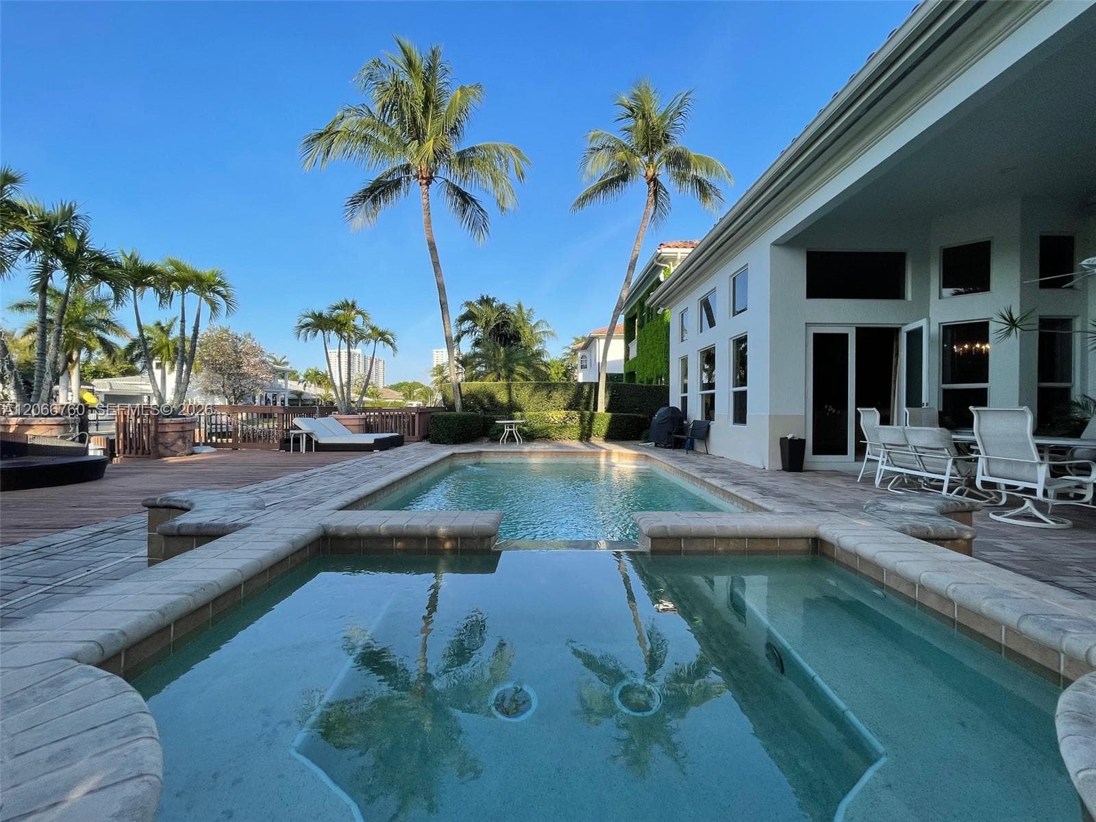 891 Captiva Dr, Hollywood, FL 33019