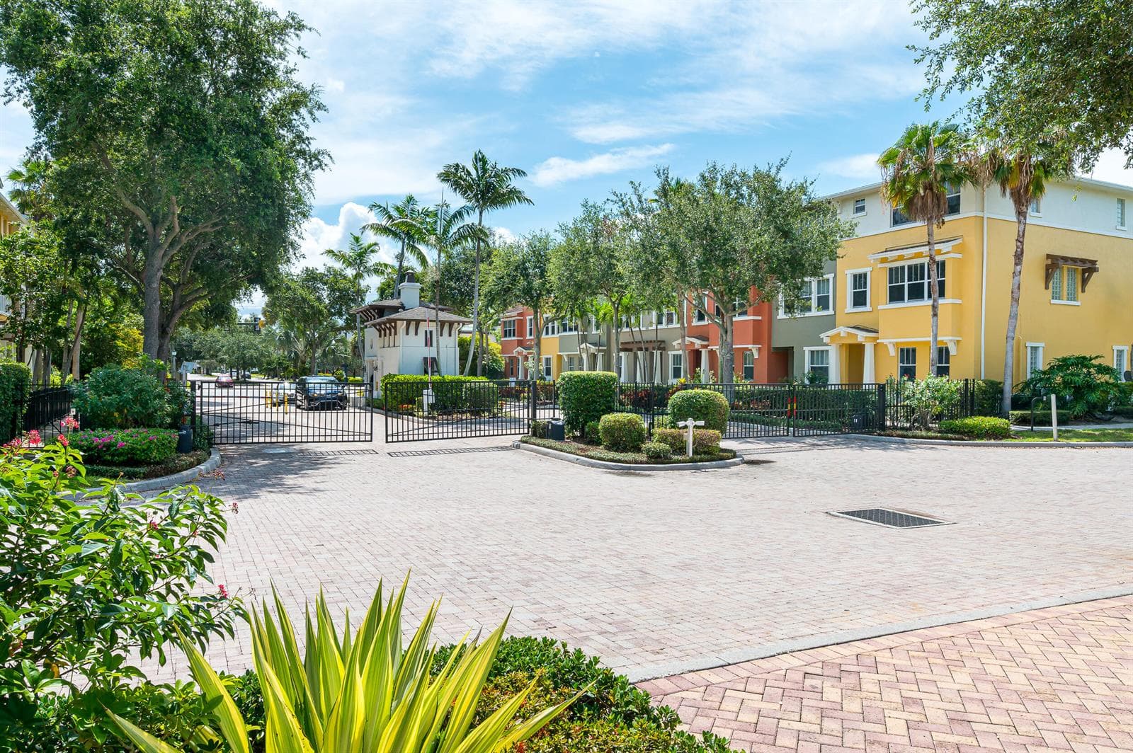 447 Corte Madera Lane # 6, West Palm Beach, FL 33401 photo 3