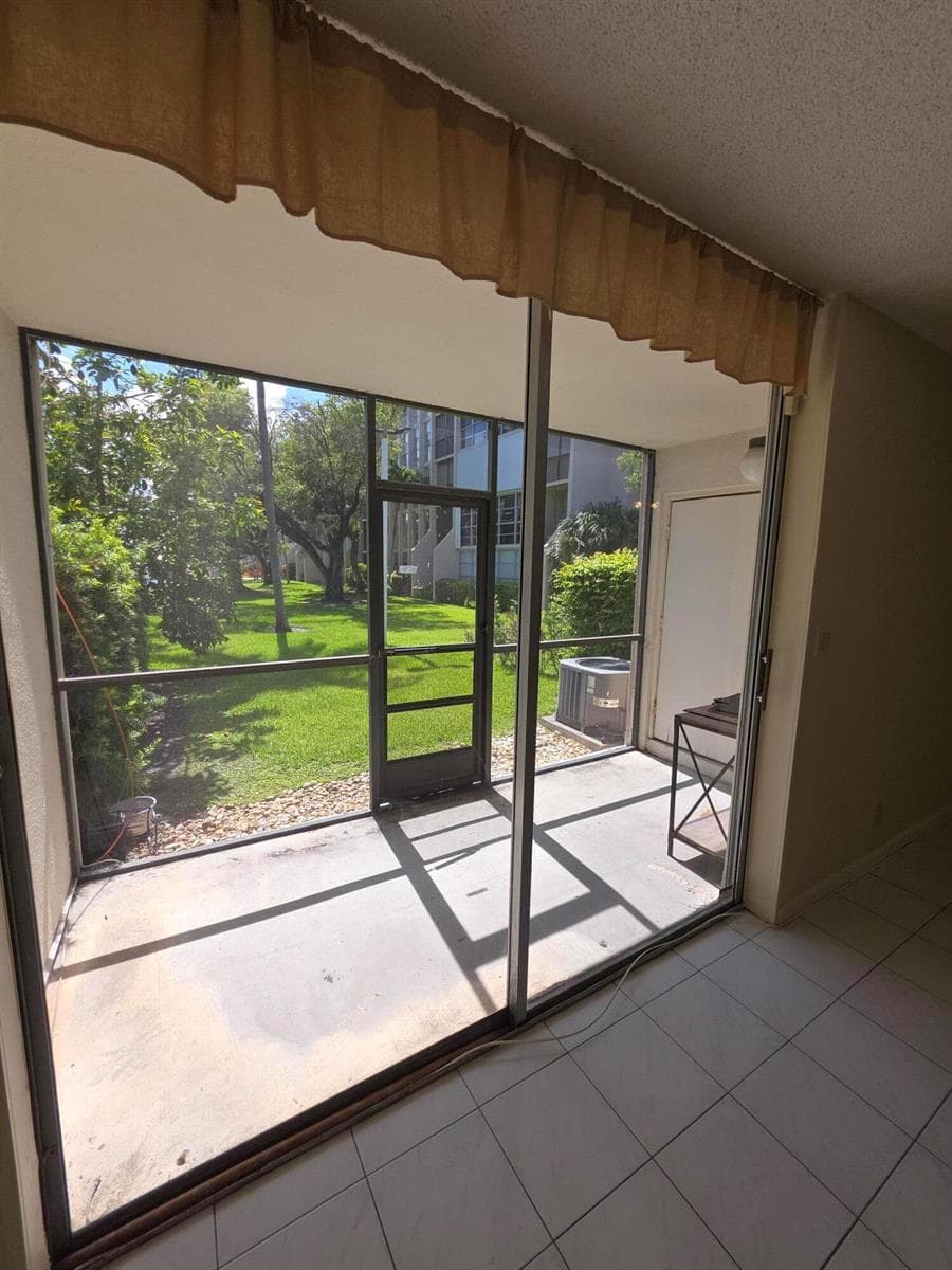 1001 THREE ISLANDS Boulevard # 36, Hallandale Beach, FL 33009 photo 4