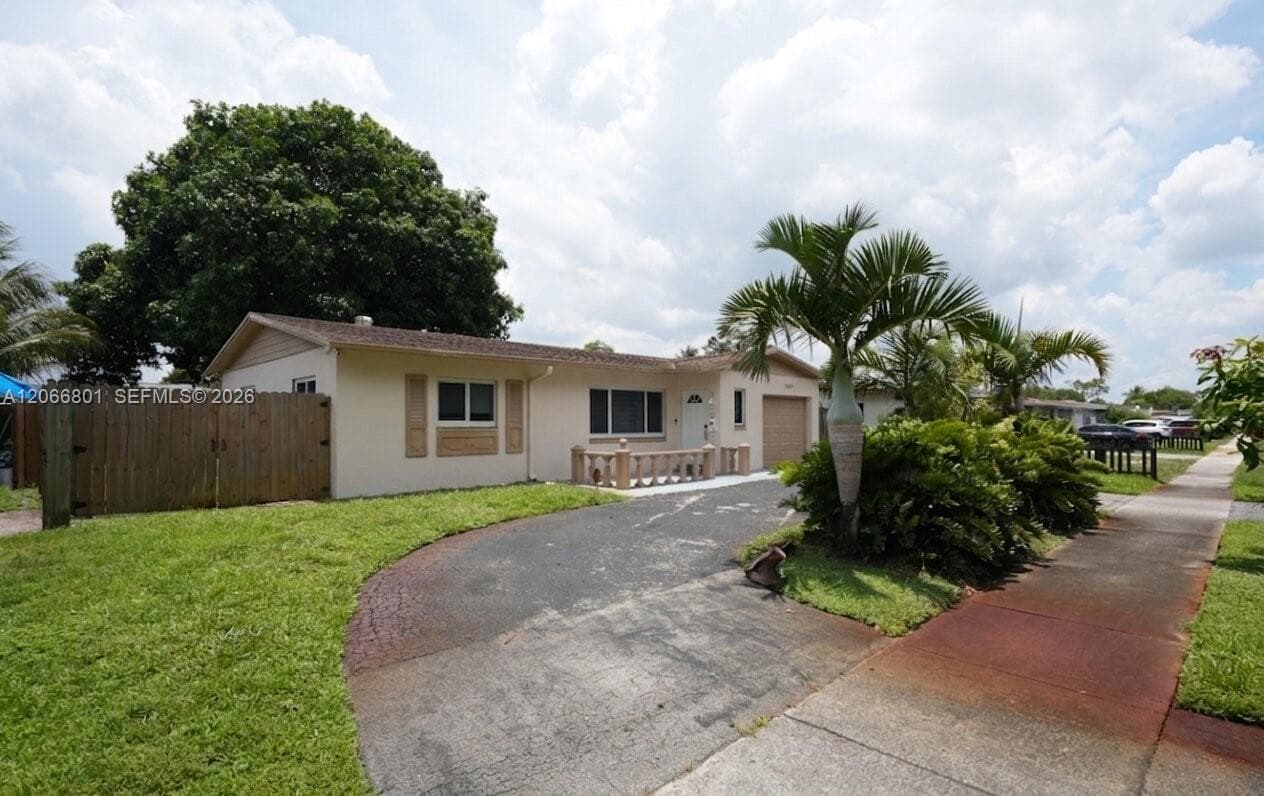 7304 Mckinley St, Hollywood, FL 33024 photo 2