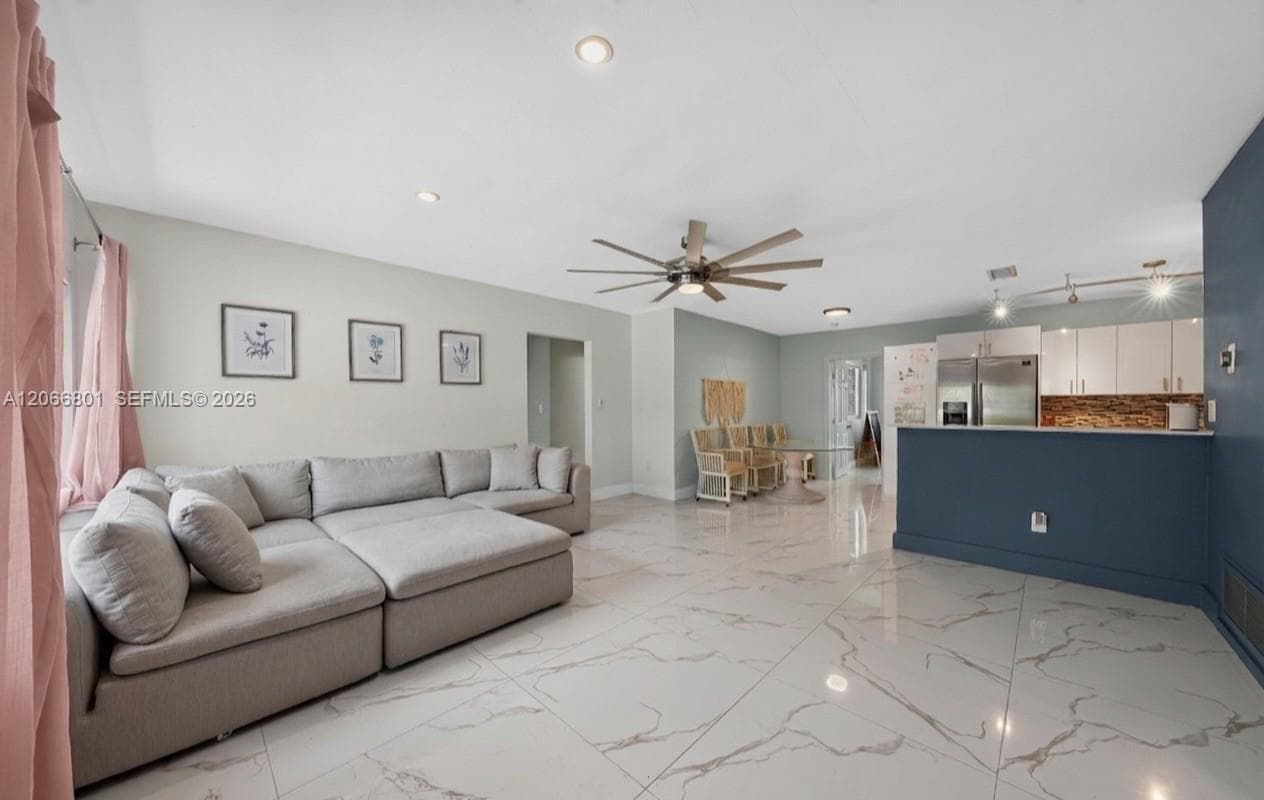7304 Mckinley St, Hollywood, FL 33024 photo 3