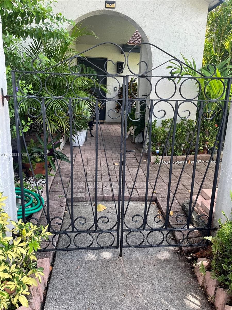 17919 NW 66th Ct, Hialeah, FL 33015 photo 3