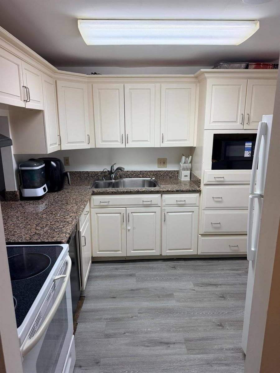 480 EXECUTIVE CENTER Drive # 3H, West Palm Beach, FL 33401 photo 3