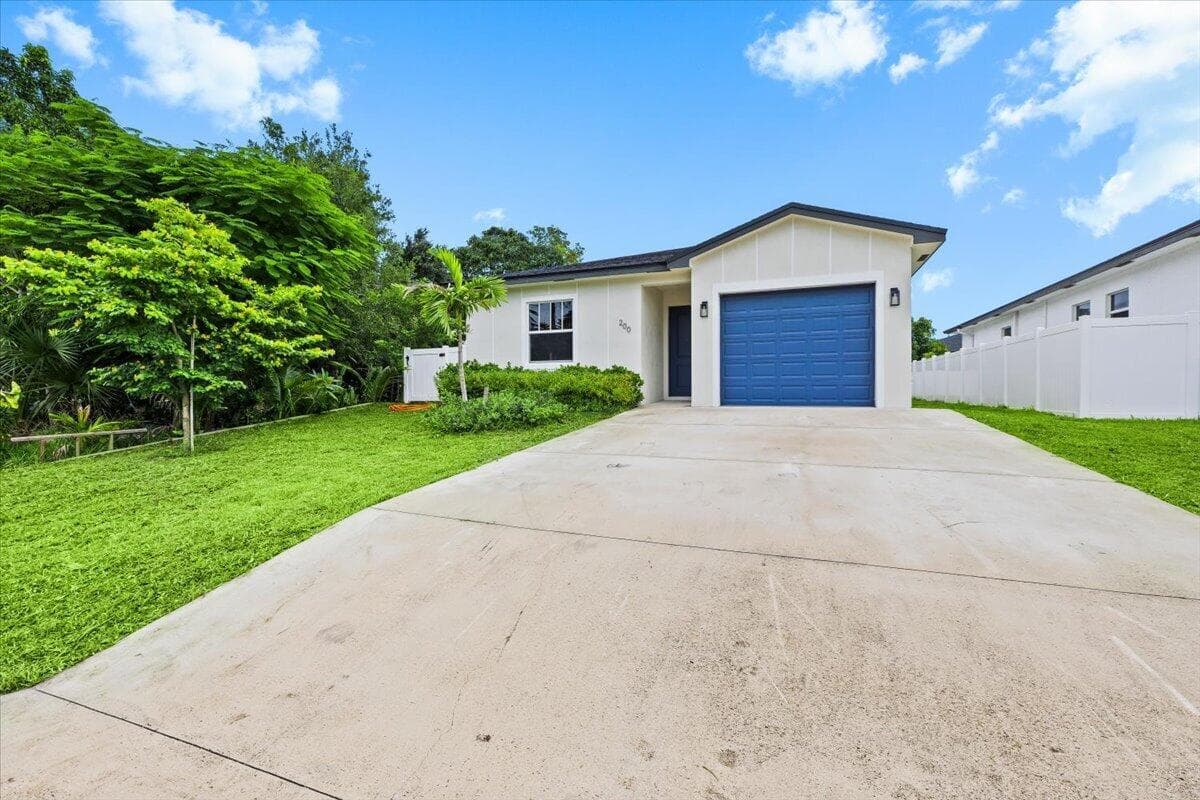 200 Marie Drive, West Palm Beach, FL 33415 photo 2