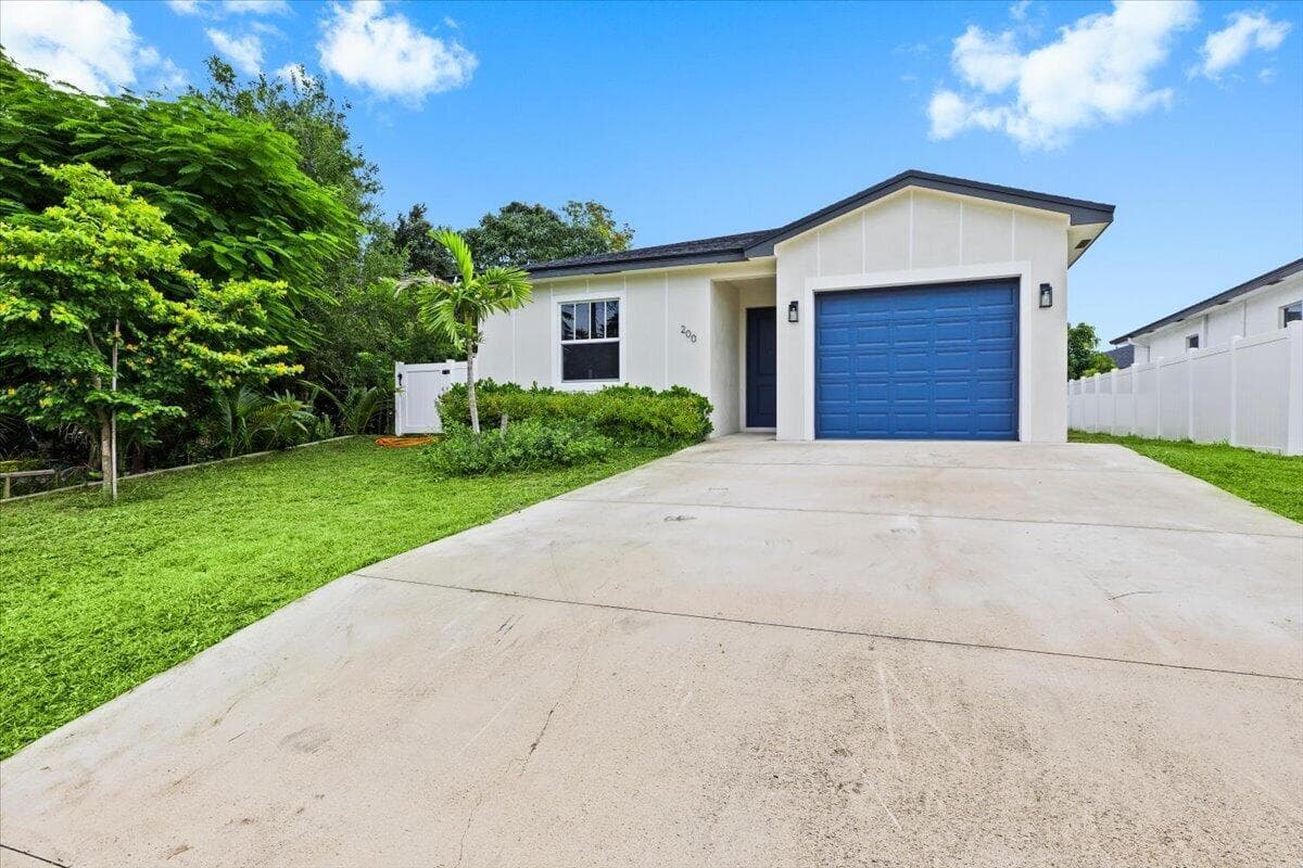 200 Marie Drive, West Palm Beach, FL 33415 photo 4