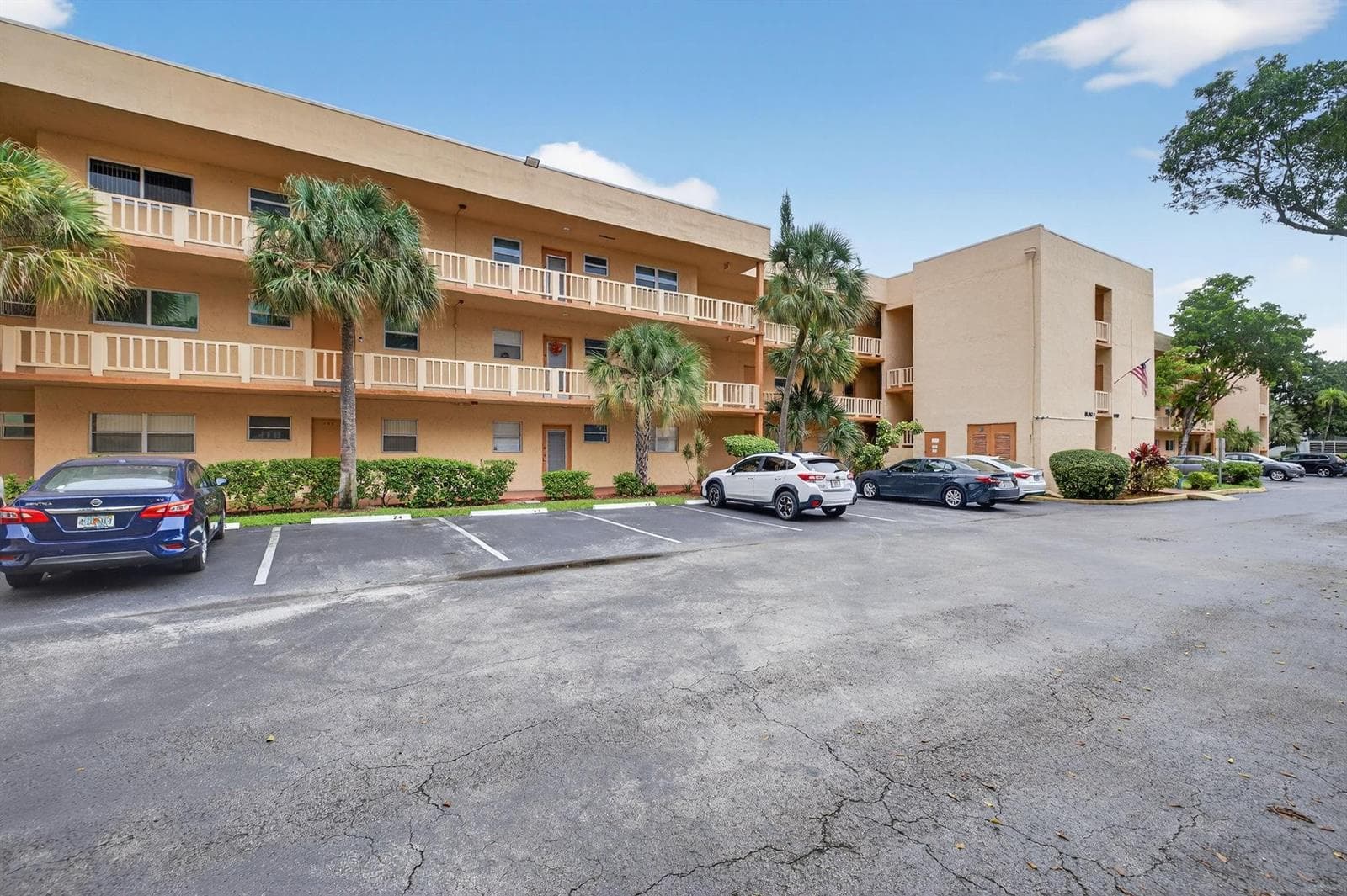 8400 LAGOS DE CAMPO Boulevard # 303, Tamarac, FL 33321