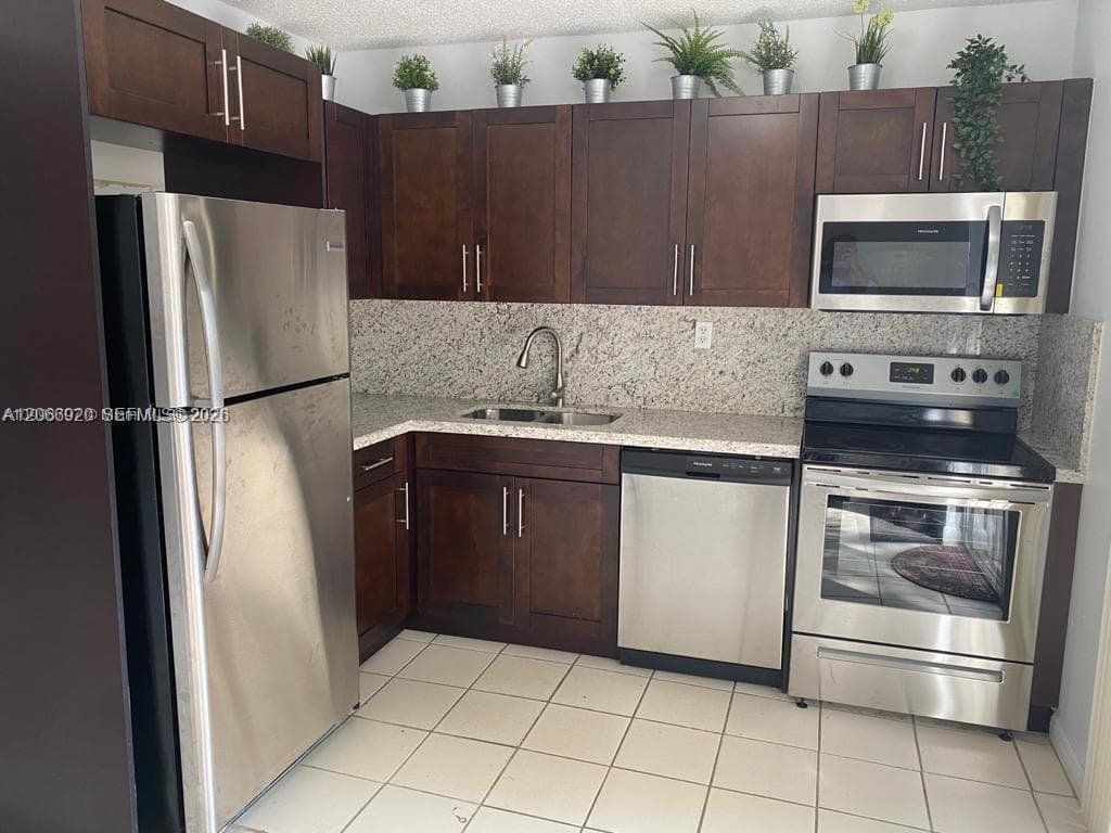 560 NW 82nd Pl # 305, Miami, FL 33126 photo 2