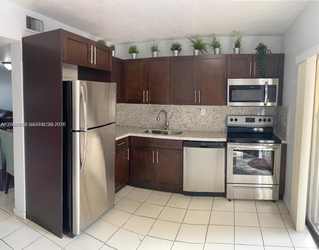 560 NW 82nd Pl # 305, Miami, FL 33126 photo 3