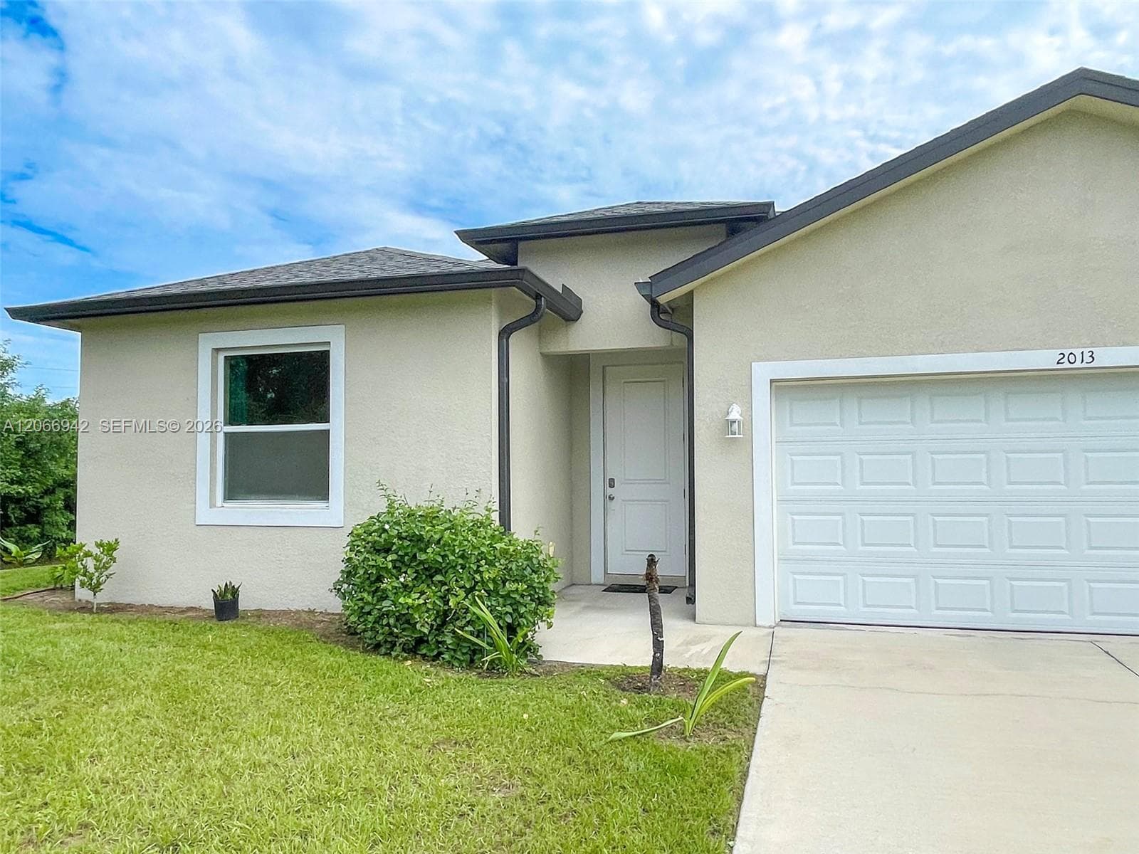 2013 Odessa Circle, La Belle, FL 33935 photo 2