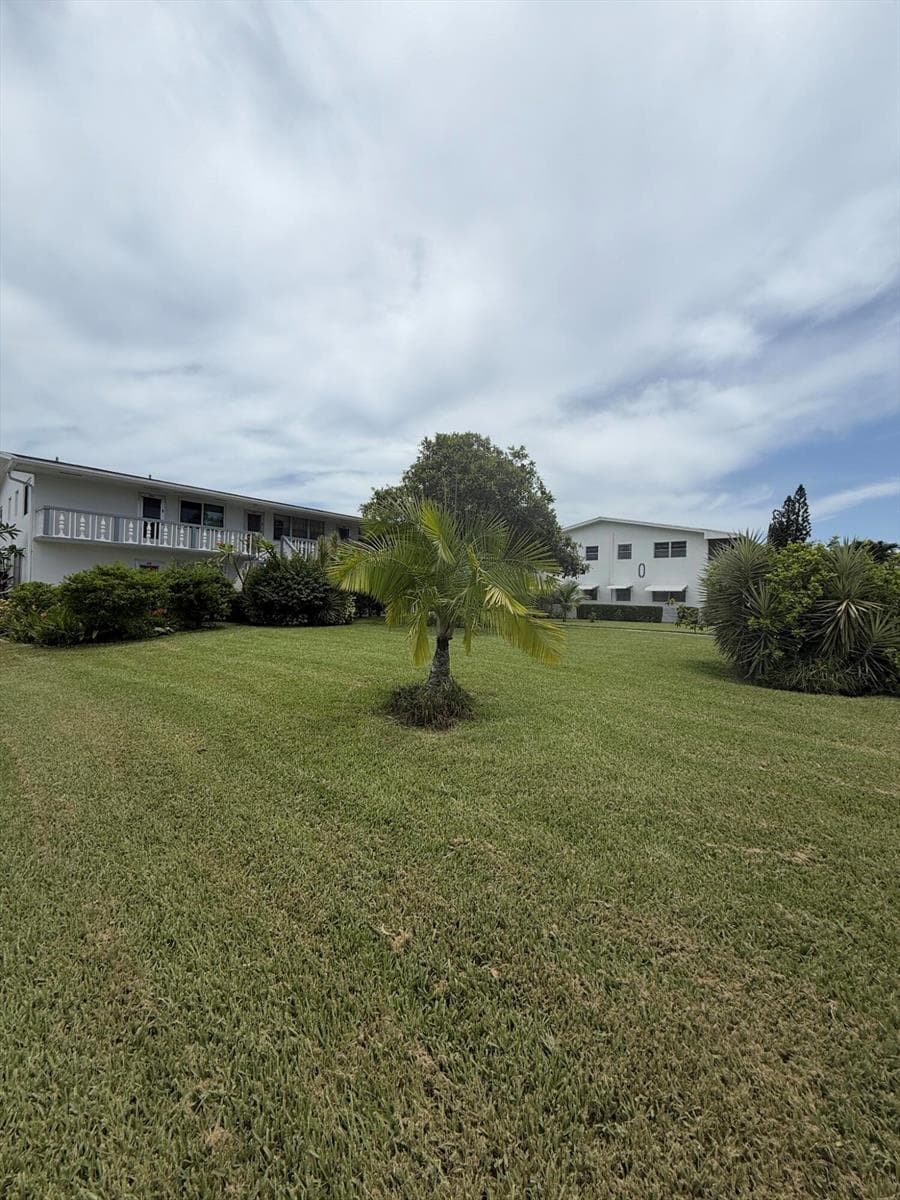 352 Sheffield O, West Palm Beach, FL 33417 photo 2