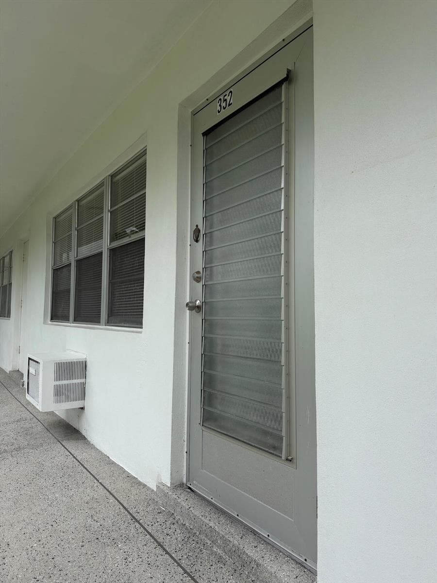352 Sheffield O, West Palm Beach, FL 33417 photo 3