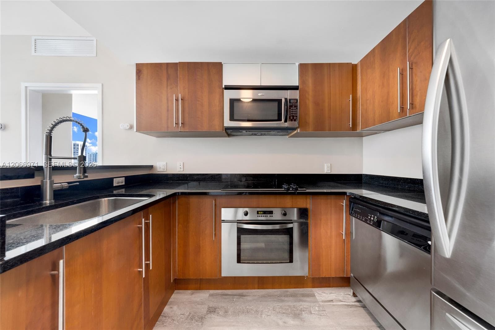 300 S Biscayne Blvd # T-2911, Miami, FL 33131 photo 4
