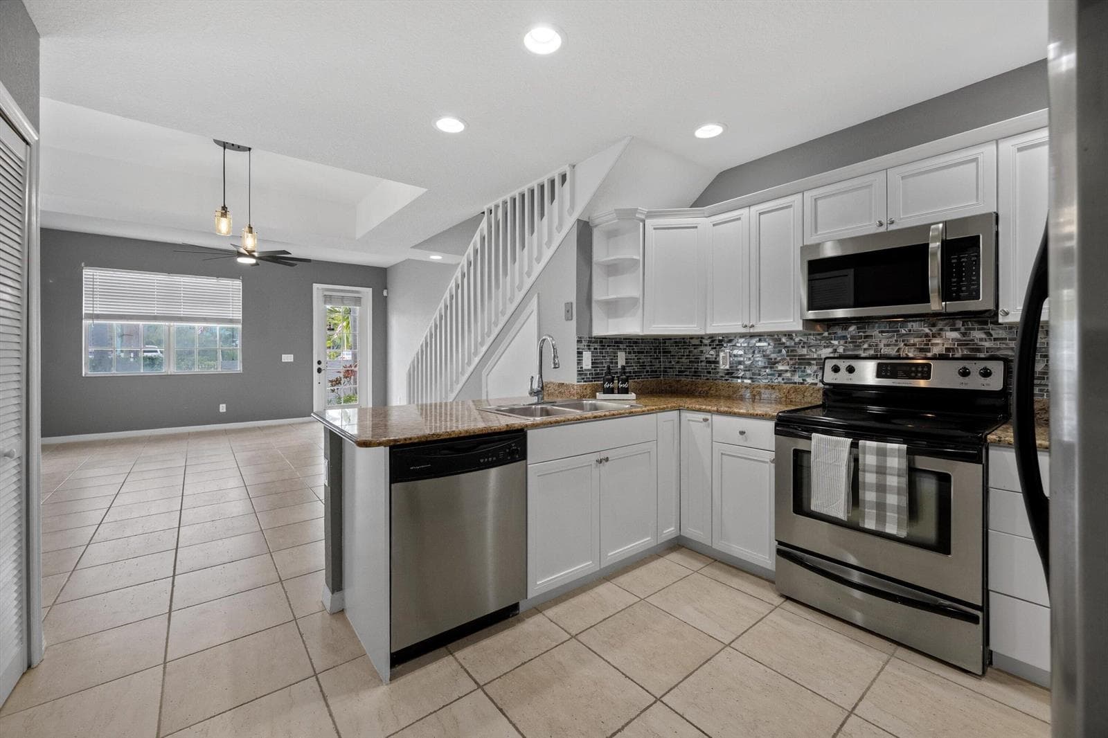902 S Federal Highway # 8, FL 33460 photo 4