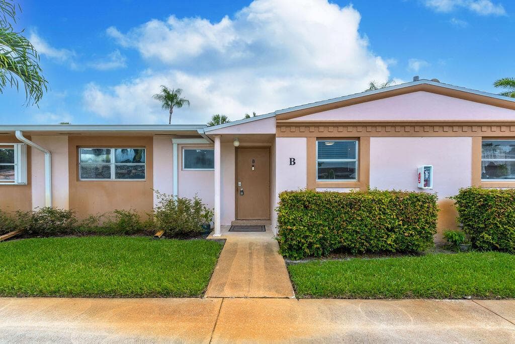 2523 DUDLEY Drive W # B, West Palm Beach, FL 33415 photo 2