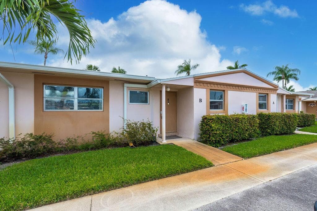 2523 DUDLEY Drive W # B, West Palm Beach, FL 33415 photo 3