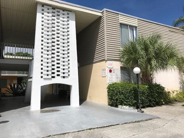 1500 Crescent Circle # B211, Lake Park, FL 33403
