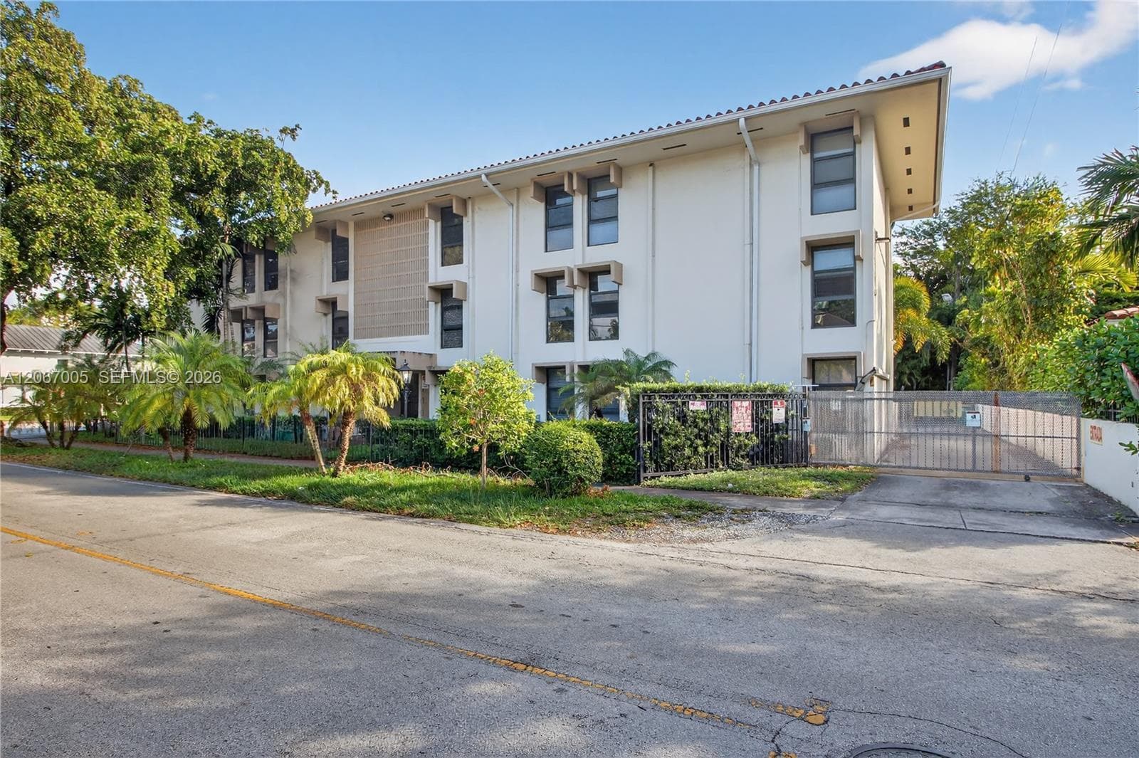 1600 S Le Jeune Rd # 14, Coral Gables, FL 33134 photo 2