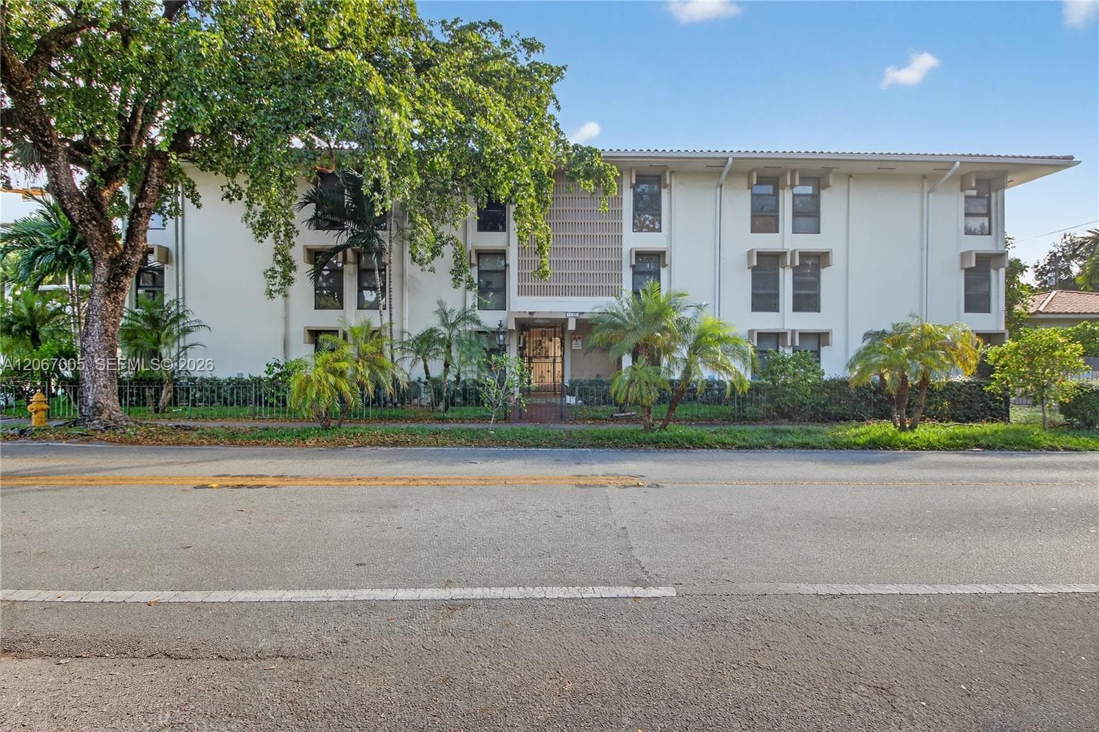 1600 S Le Jeune Rd # 14, Coral Gables, FL 33134