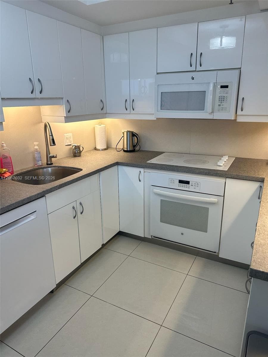 20515 E Country Club Dr # 747, Aventura, FL 33180 photo 4