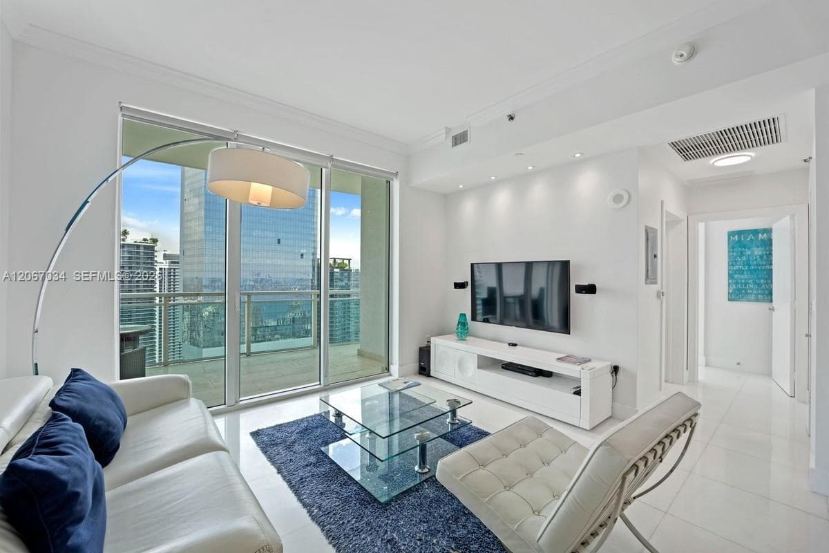 950 Brickell Bay Dr # 4600, Miami, FL 33131 photo 2